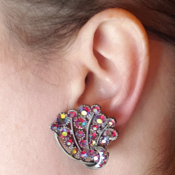 Gorgeous Sparkly Aurora Borealis Rhinestone Clip On Earrings - Picture 10 of 11